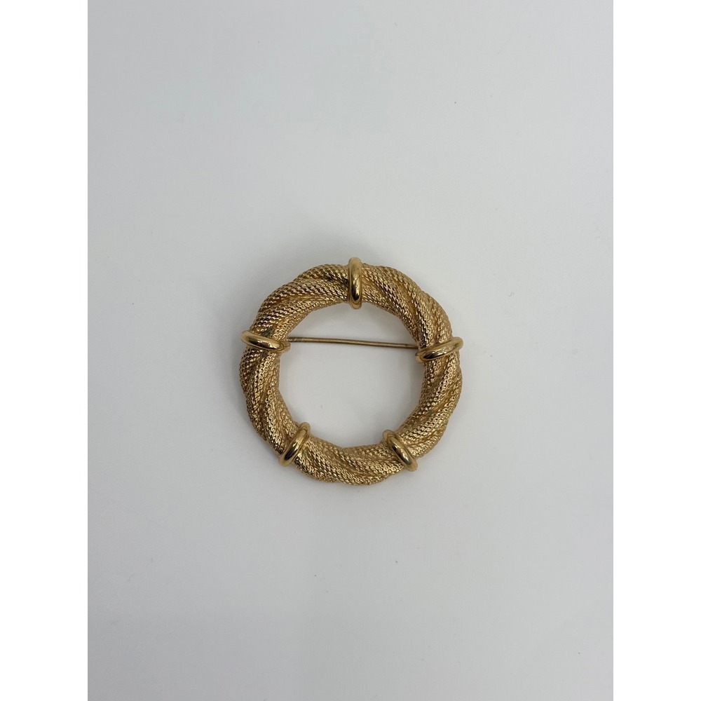 B5 Vintage Monet Wreath Brooch Circle Blazer Pin Twisted Rope Textured Signed